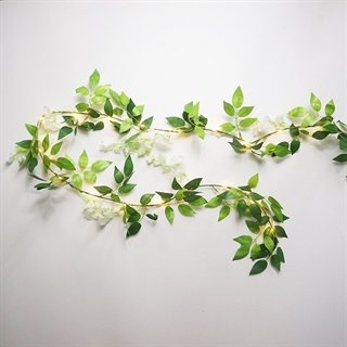 Lyskæde med blomster og blade